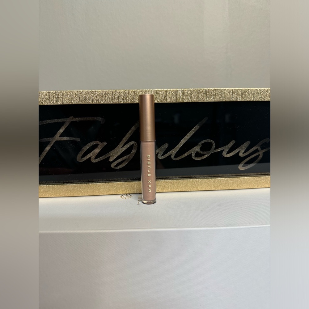 BUFF MAX STUDIO LIP GLOSS